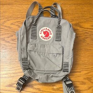 Kånken Gray Backpack with Adjustable Straps
